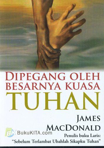 Cover Buku Dipegang Oleh Besarnya Kuasa Tuhan