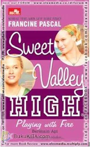 Cover Buku Sweet Valley High : PLAYING WITH FIRE