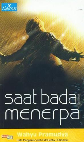 Cover Buku Saat Badai Menerpa