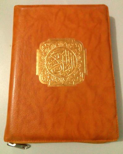 Cover Buku MUSHAF AL-QURAN SAHIFA DILENGKAPI TAJWID WARNA COKELAT