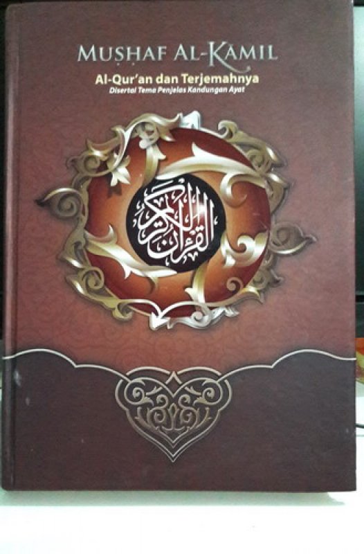 Cover Buku MUSHAF AL-KAMIL Al-Quran dan Terjemahnya Disertai Tema Penjelas Kandungan Ayat