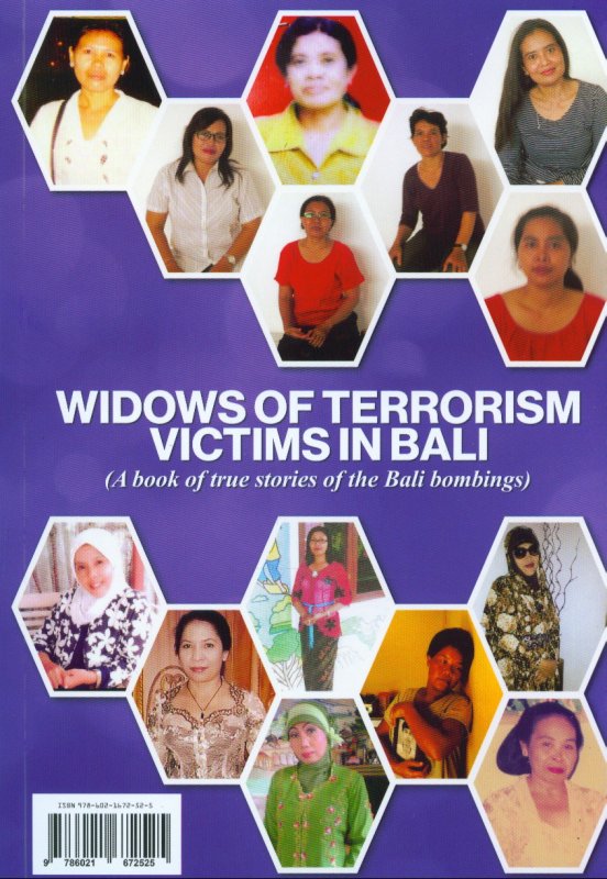 Cover Belakang Buku Janda-Janda Korban Terorisme Di Bali (Sebuah buku kisah nyata dari kejadian Bom Bali) (Disc 50%)